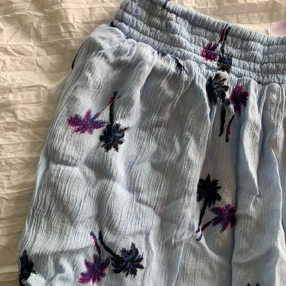 Flowy palm tree shorts - Picture 2 of 8